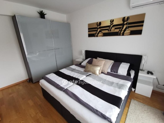 Hajd�szoboszl�i 82 nm-es lak�s elad�