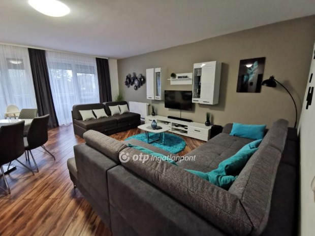 Hajd�szoboszl�i 82 nm-es lak�s elad�