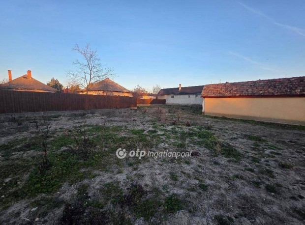 Hajd�szoboszl�i 871 nm-es telek elad� #5184363
