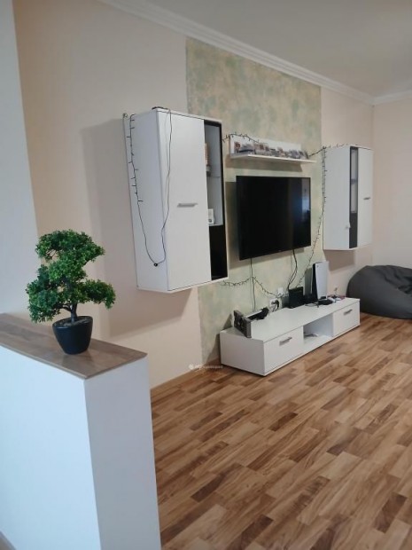 Hajd�szoboszl�i 88 nm-es lak�s elad�