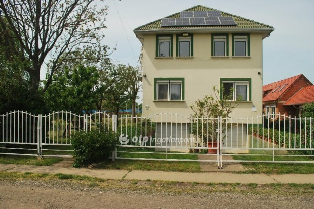 Hajd�szoboszl�i elad� 320 nm-es h�z