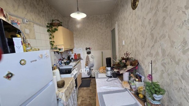 Hajd�szoboszl�i elad� 40 nm-es lak�s