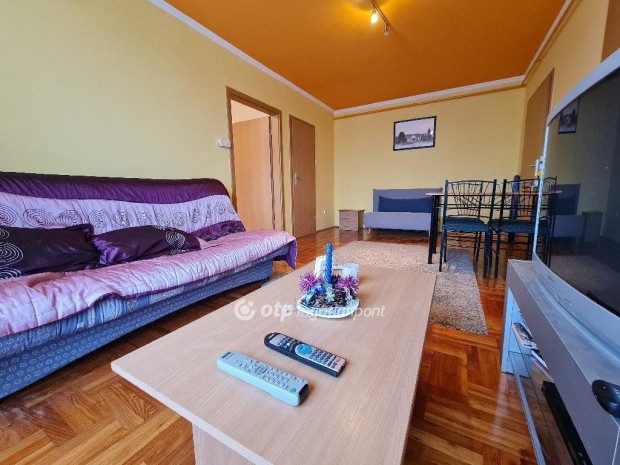 Hajd�szoboszl�i elad� 40 nm-es lak�s