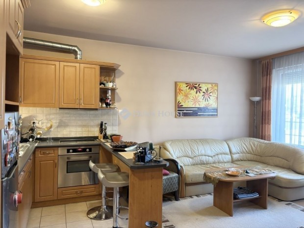 Hajd�szoboszl�i elad� 44 nm-es lak�s