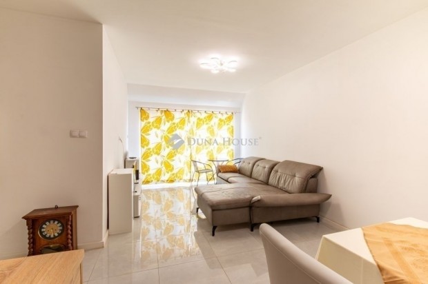 Hajd�szoboszl�i elad� 53 nm-es lak�s