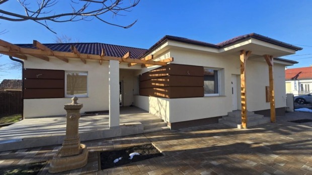 Hajd�szoboszl�i elad� 93 nm-es h�z