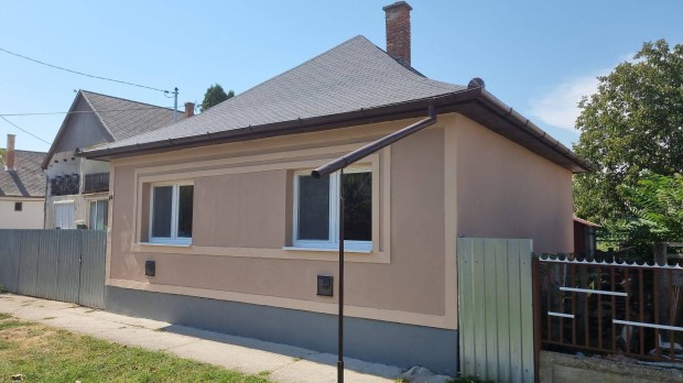 Hajdúszoboszlón 45 m2-es, két szobás családi ház eladó