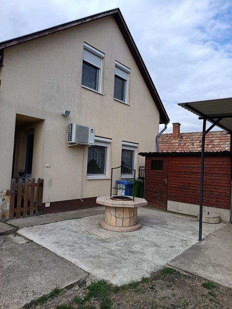 Hajd�szoboszl�n,  2 �p�letb�l �ll� ,2 gener�ci�s h�z elead�!!!