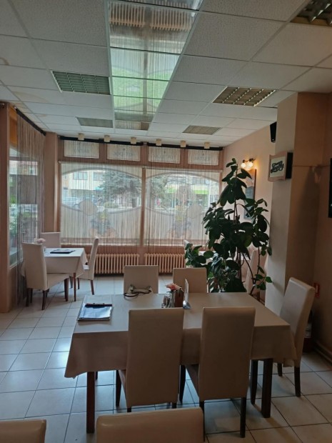 Hajd�szoboszl�n,  Pizz�ria b�rleti joga elad�