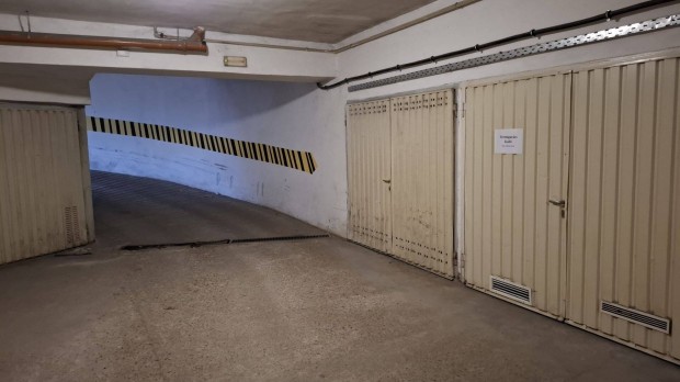 Hajdúszoboszlón társasházban garázs, raktár, tároló kiadó