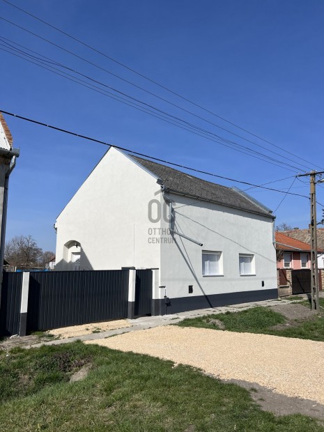 Hajd�szov�ti elad� vegyesfalazat� csal�di h�z