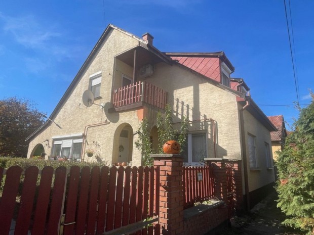 Haj�son �sszkomfortos tet�t�r-be�p�t�ses csal�di h�z elad�!