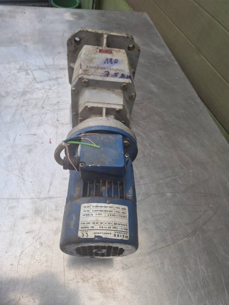 Hajtóműves villanymotor, 380 V., 0.37 Kw., 7.5 ford.