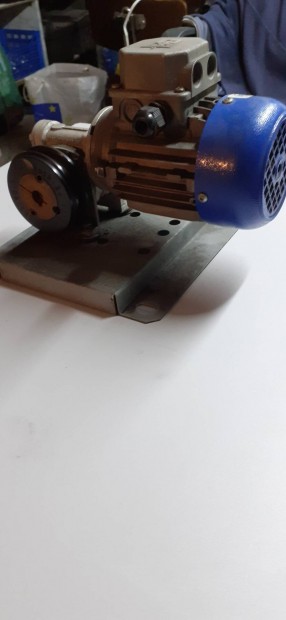 Hajtóműves villanymotor .