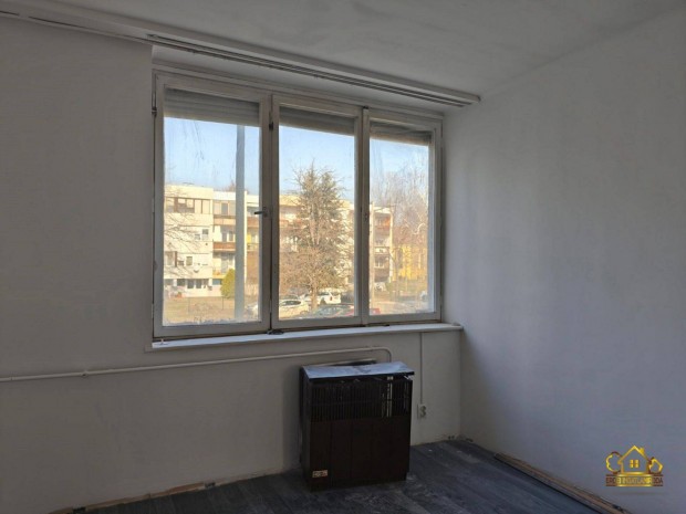 Hal�sztelek k�zponti r�sz�n 60 m2-es t�glalak�s! 1236