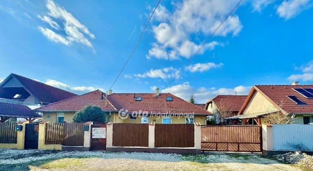 Hal�szteleki 103 nm-es h�z elad�