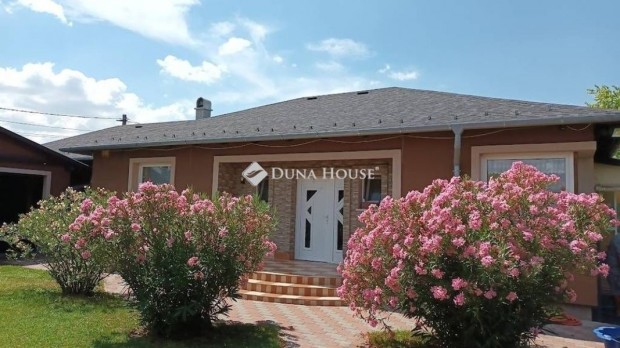 Hal�szteleki 156 nm-es h�z elad�