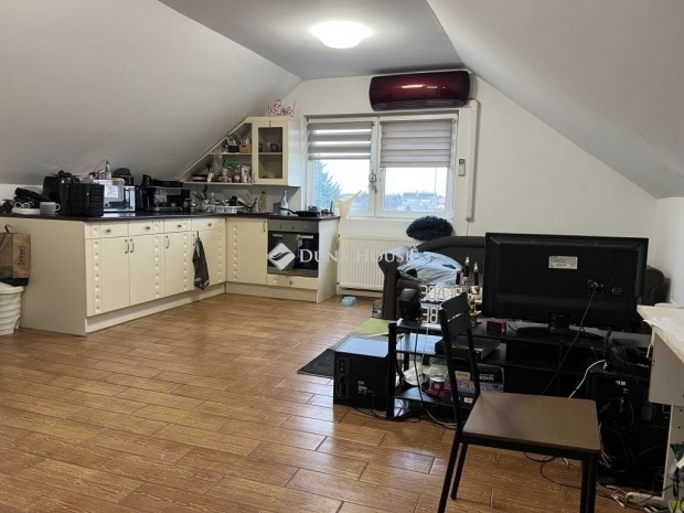 Hal�szteleki elad� 52 nm-es lak�s