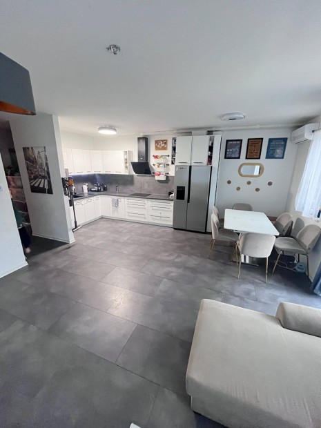 Hal�sztelken 96nm-es lak�s