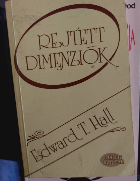 Hall Rejtett dimenzik