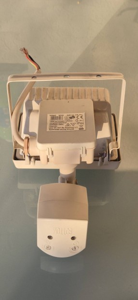 Halog�n reflektor mozg�s�rz�kel�s 150W