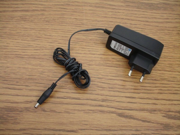 Hlzati dugasz AC-DC adapter tpegysg tlt 12V 1A