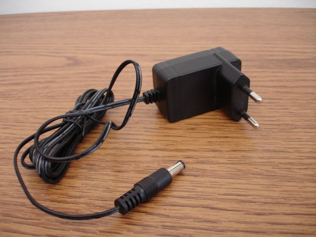 Hlzati dugasz AC-DC adapter tpegysg tlt 6V 400mA 8W