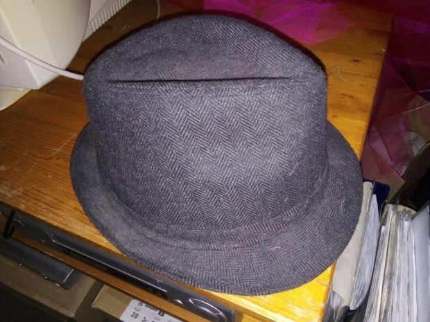 Halszlks kalap elad XL-es mretben