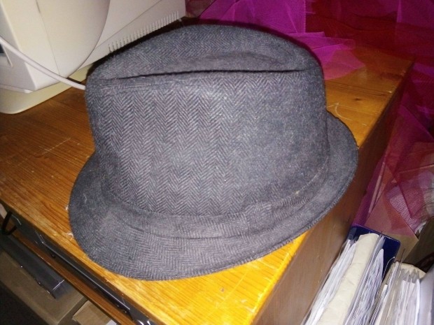 Halszlks kalap elad XL-es mretben