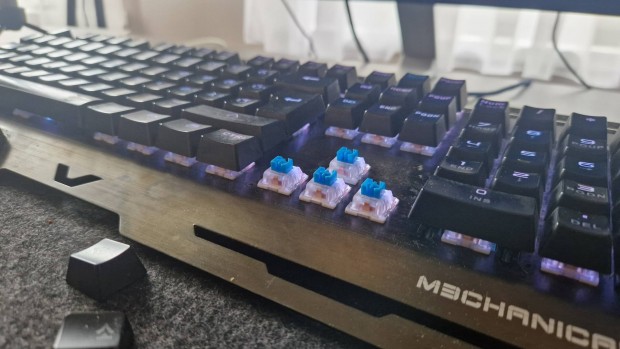 Hama Urage mehanikus Gamer billenytűzet kék switchel