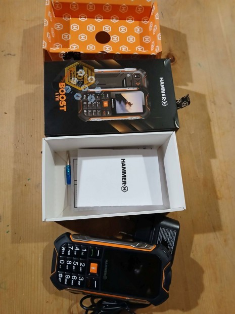 Hammer Boost mobiltelefon elad - nyomgombos