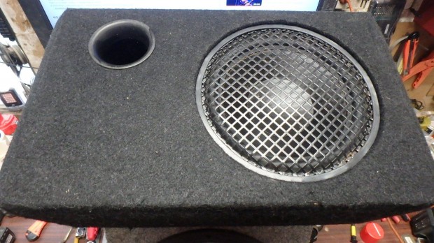 Hangfal 1 db 350 W RMS