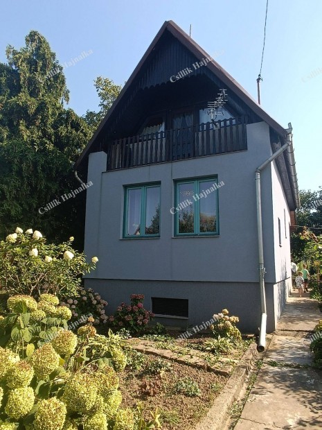 Hangulatos Z�rtkert Szolnok, Strand utca-lakhat� t�gla h�zzal