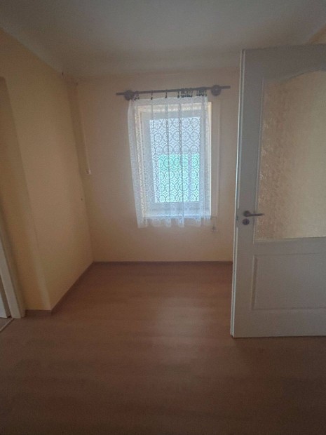 Hangulatos, kis csal�di h�z keresi �j tulajdonos�t!