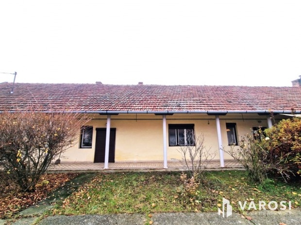 Hangulatos, verand�s, 3 szob�s kertes h�z j� k�rny�ken