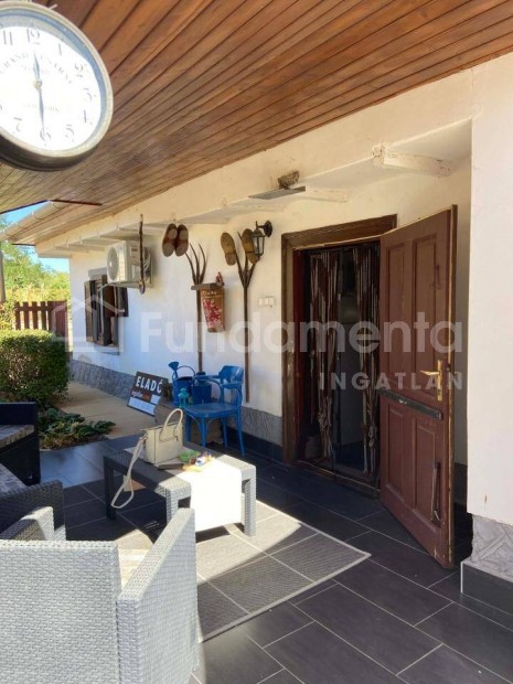 Hangulatos vid�ki paraszth�z Tiszainok�n