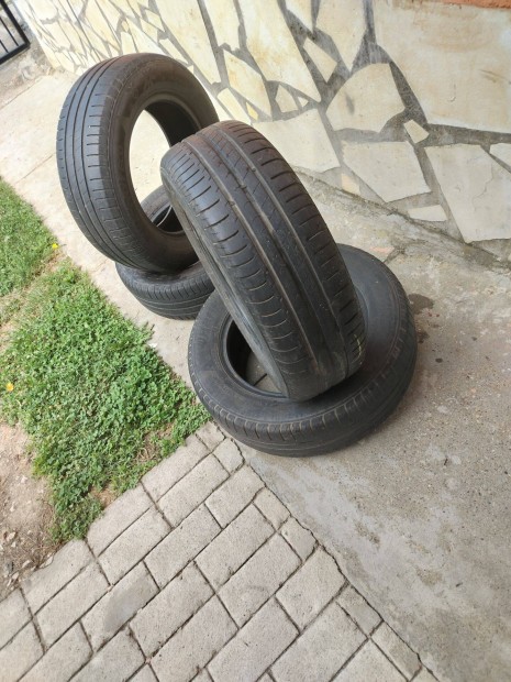 Hankok Nyri gumik elad 4- db. 195 /65 "15"