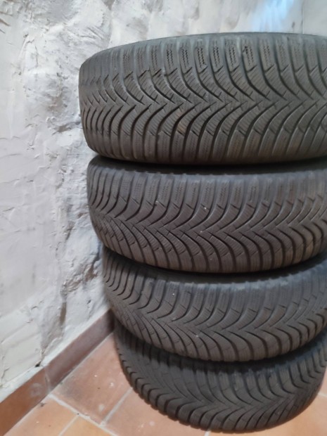 Hankook 205/55/R16 91T tligumi garnitra felnivel