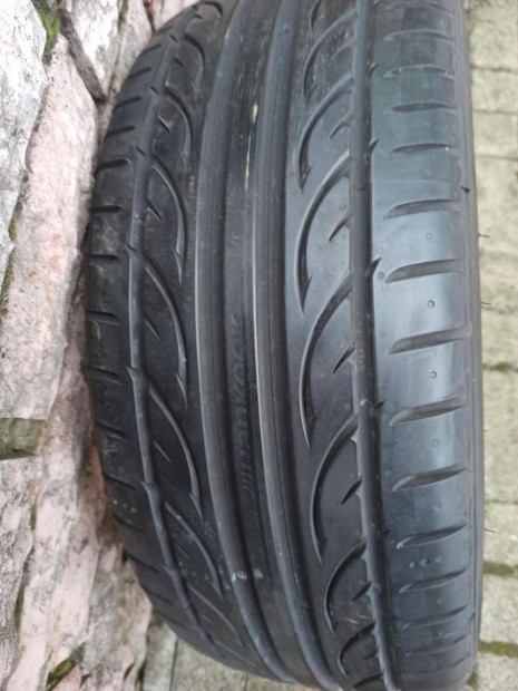 Hankook 215/45R17 91Y t�pus� ny�ri gumi szett