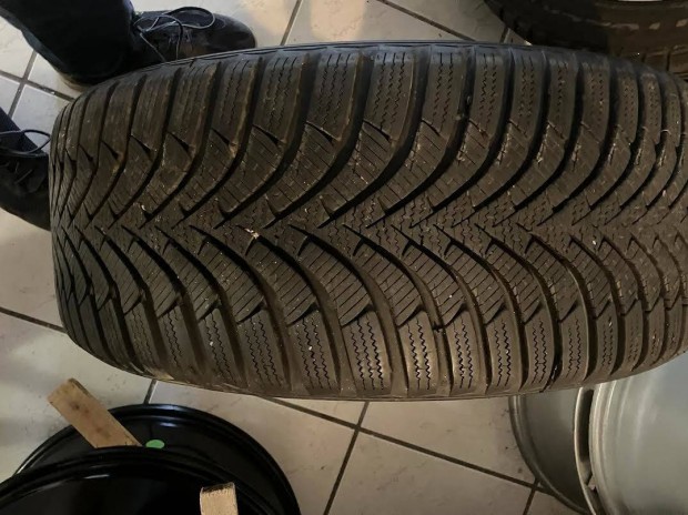 Hankook 225/45 R 17 tligumi, 7-8 mm, DOT 3221