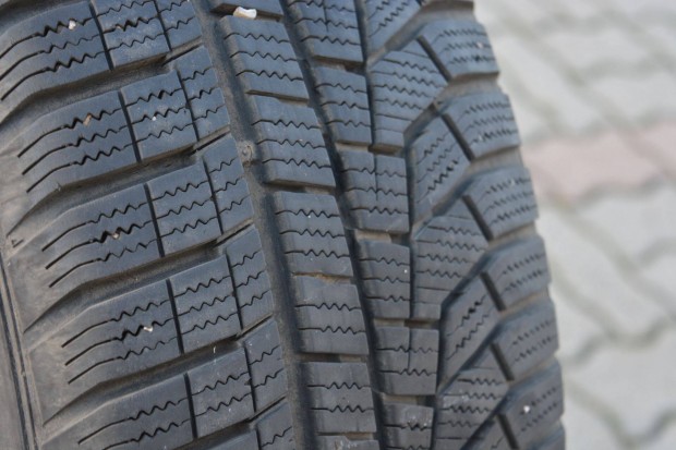Hankook 225 60 17 Winter Icept téli gumi 225/60r17 DOT3218 6mm 2db