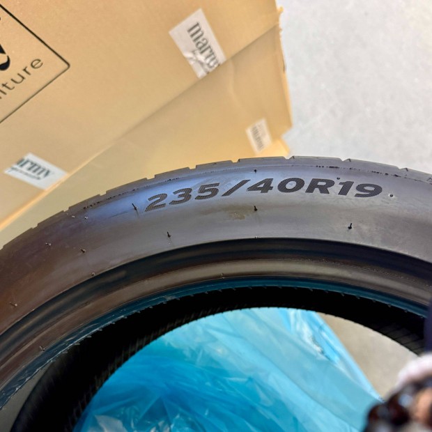 Hankook 235/40 R19 Ny�ri Gumi