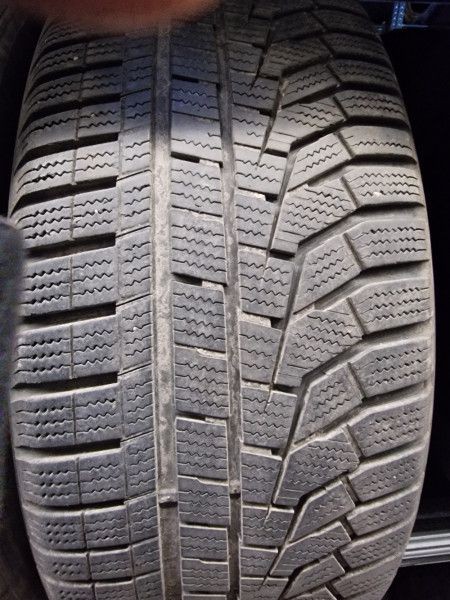 Hankook 235/55R17 W330A 5mm DOT17 hasznlt gumi HG13475 tli