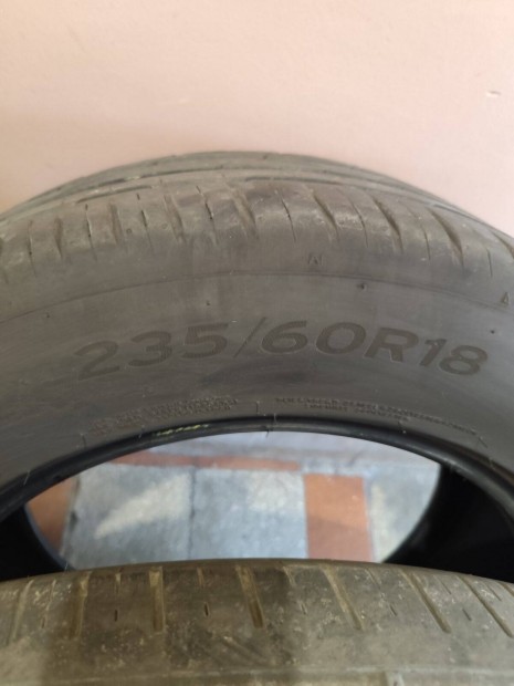 Hankook 235/60/18 nyári autógumi