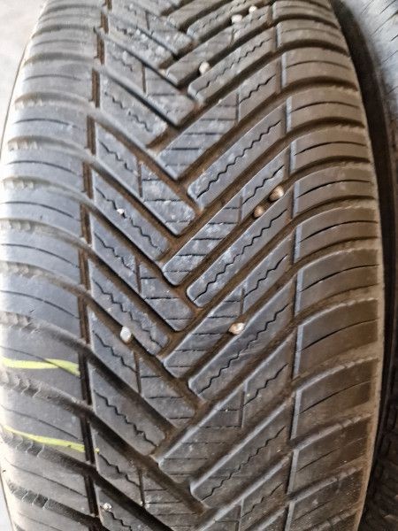 Hankook 235/65R17 H750A 6.5mm DOT22 hasznlt gumi HG13470 ngyvsza