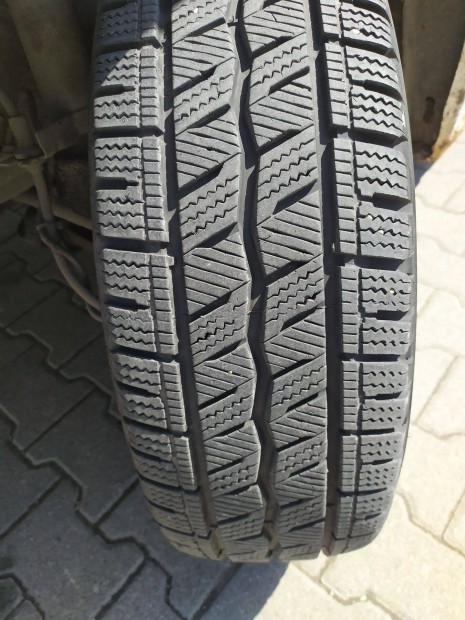 Hankook I cept lv Winter 215-70-15 C autógumi!