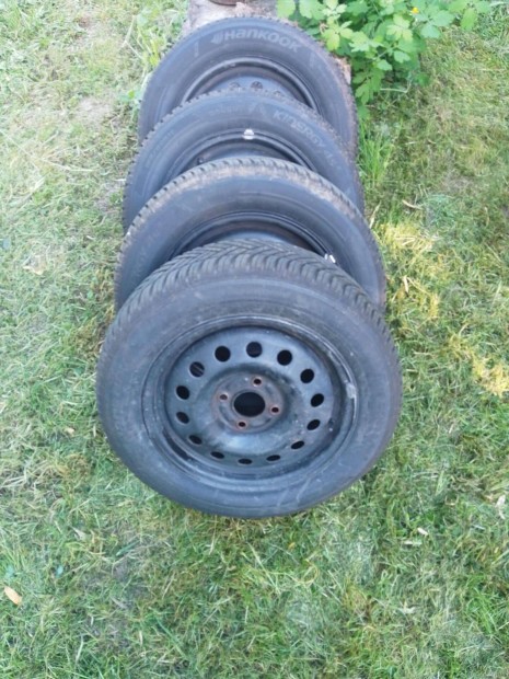 Hankook Kinergy 4S2 H750 195/60 R15 88V négyévszakos gumi