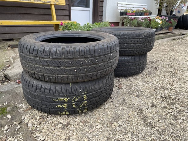 Hankook Tli C kisteher tligumi 215/60/r17