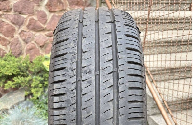 Hankook Vantra LT 205/65 R16C 107/105T kisteher gumi garnitúra