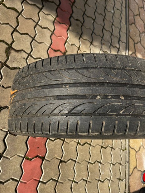 Hankook Ventus V12 Evo2 nyri gumi 215/40 R18